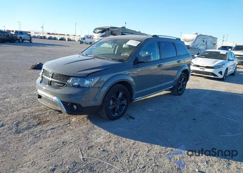 2020 Dodge Journey Crossroad z USA, uszkodzony, nr VIN 3C4PDCGB6LT266769